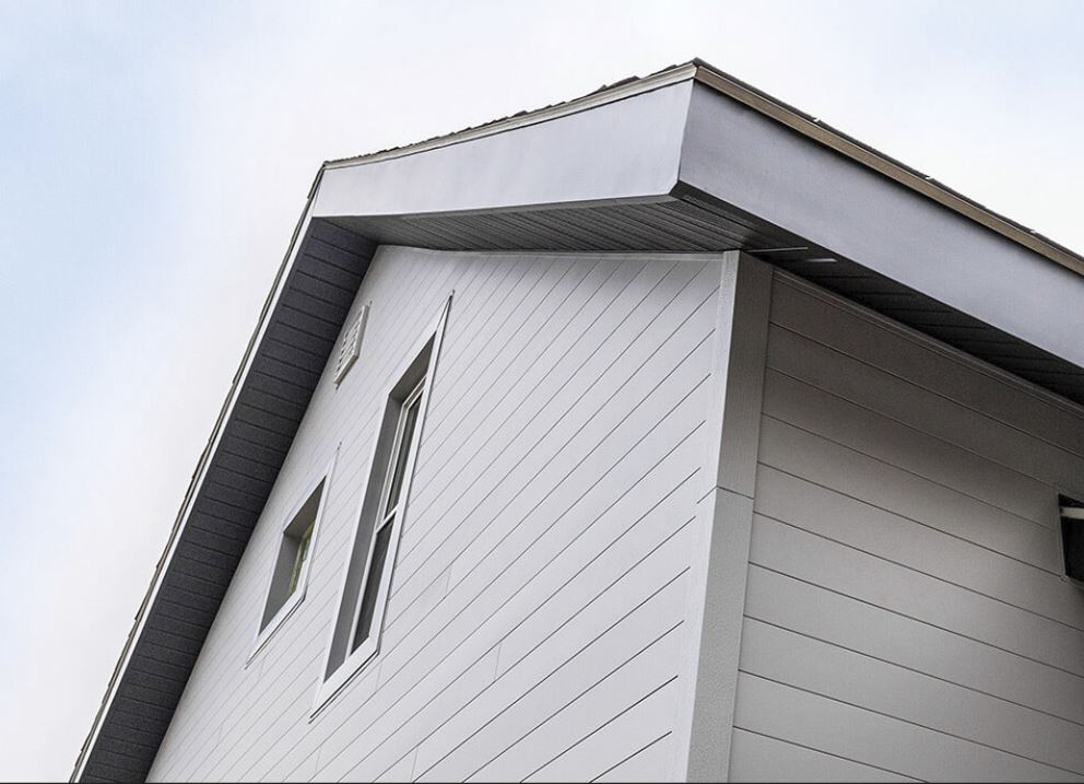 Fascia installation Ottawa with roof edge trim close up