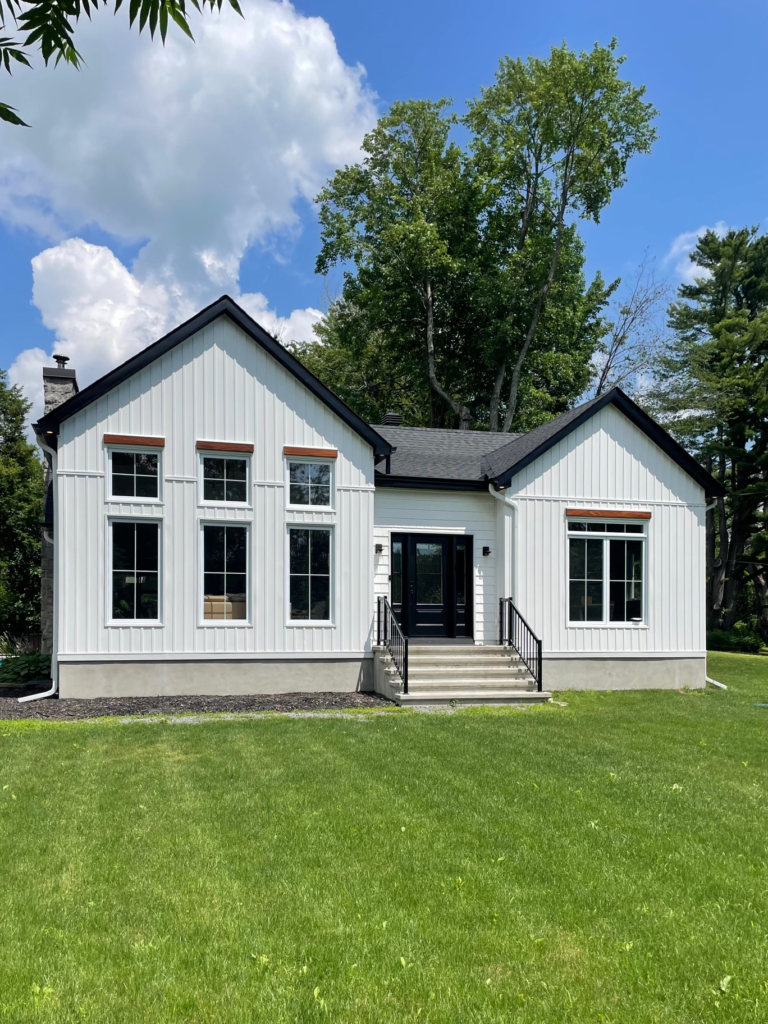White modern home with white siding, soffit, fascia and black roof completed by Ottawa siding company Jenic Enterprises
